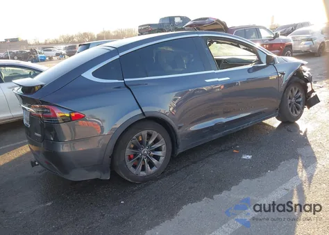 2018 Tesla Model X 100D/75D/P100D z USA, uszkodzony, nr VIN 5YJXCBE45JF089774